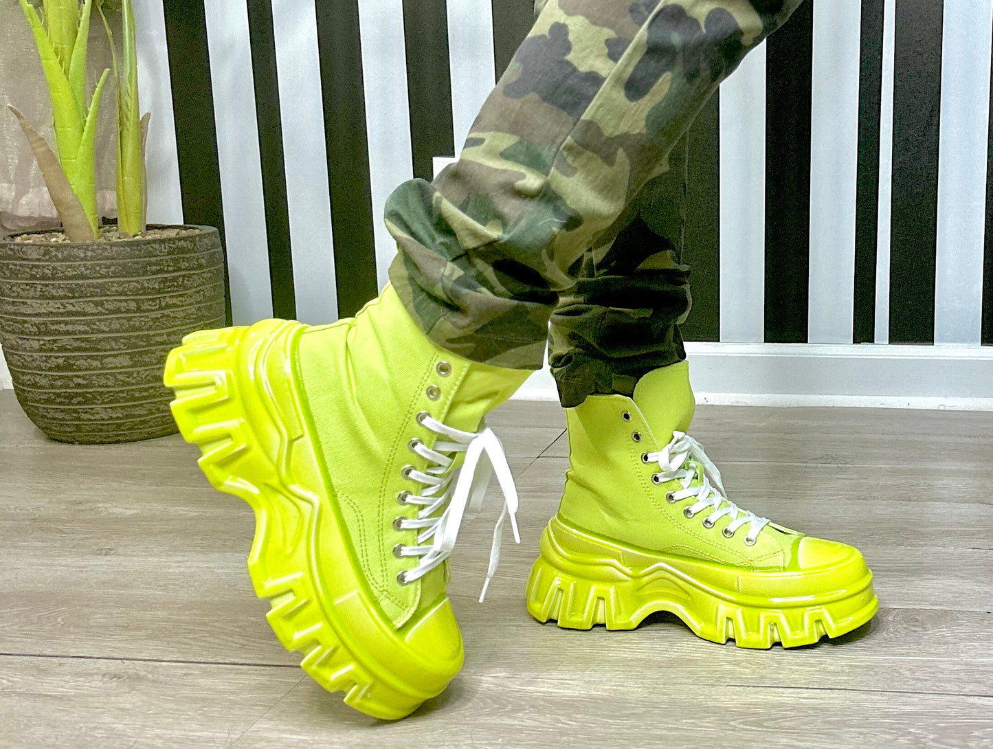 Courtney Sneaker (Lime)